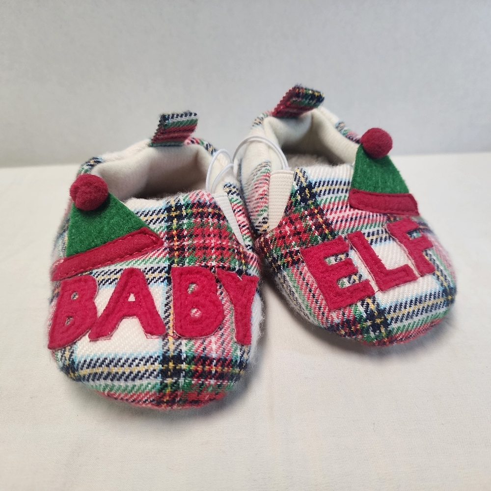 NWT Holiday Baby Slippers 6-9 months